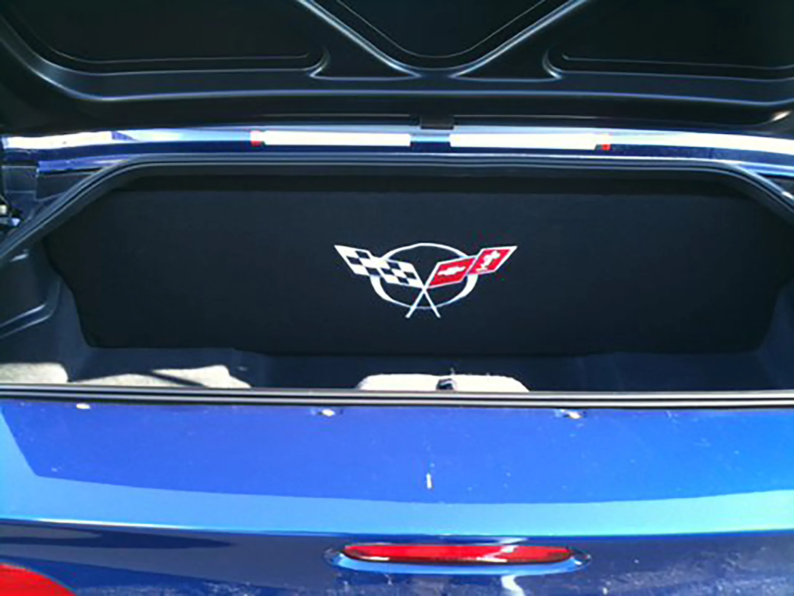 C5 1997-2004 Chevrolet Corvette Quiet Ride Compartment Divider - Choice Of Logo - Auto Accessories Of America